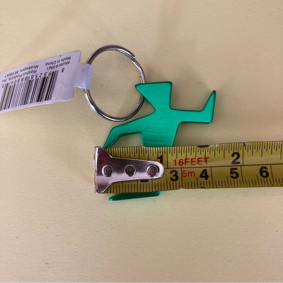 Running man keychain bottle opener green - Picture 2 of 2